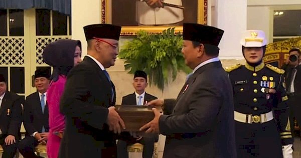 Presiden Anugerahkan Bintang Mahaputra Utama untuk KH Yusuf Hasyim