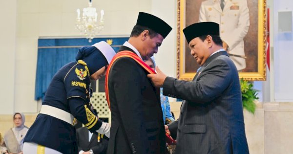 Mentan Amran Terima Bintang Mahaputra Adipurna dari Presiden Prabowo