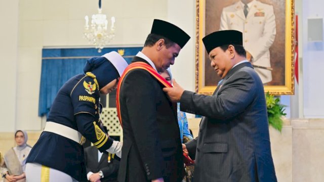 Mentan Amran Terima Bintang Mahaputra Adipurna dari Presiden Prabowo
