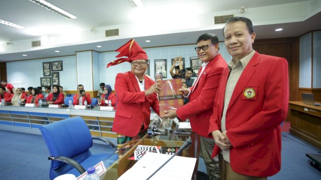 Panitia menerima berkas pendaftaran, Marhaen Hardjo, Kamis (28/8). Ist/Di