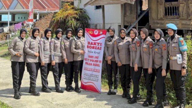 Polwan Polres Sinjai tebar kepedulian jelang HUT ke-77 dengan anjangsana, berbagi bingkisan, doa, dan kebersamaan bersama warga ||irman@harian.news 