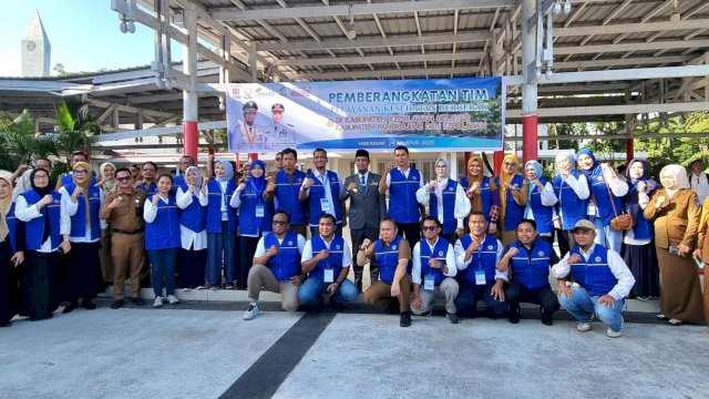 Pemerintah Provinsi Sulawesi Selatan resmi menggerakkan program Pelayanan Kesehatan Bergerak (PKB) ke wilayah kepulauan sebagai wujud nyata kehadiran layanan Kesehatan hingga ke daerah terpencil dengan mengusung tagline "Andalan Hati Melayani, Sehat Untuk Semua". (Foto: ist)