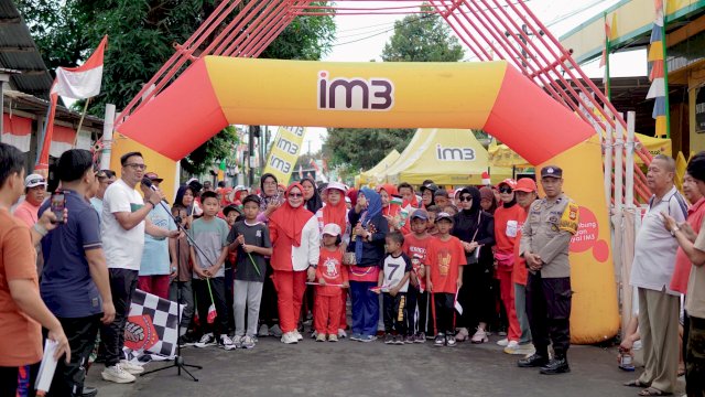 Jalan Santai Semarak Kemerdekaan ke-80 yang digelar oleh Pemuda Kreatif Tamarunang (PKT) bersama mahasiswa KKN UIN Angkatan 77 Alauddin Makassar. Foto: dok