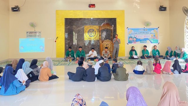Mahasiswa KKN menggelar Festival Kampung Anak Sholeh di Takalar. Foto: dok
