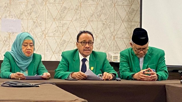 Pimpinan UMI saat melakukan jumpa pers di Hotel Claro Makassar. (Foto: Gita/HN)