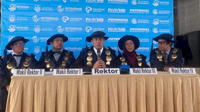 Rektor Unibos Prof Batara Surya bersama jajaran pimpinan kampus. (Foto: Gita/HN)
