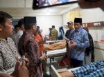 Menag Nasaruddin Umar Jenguk Korban Kebakaran DPRD Makassar, Tekankan Demokrasi Damai