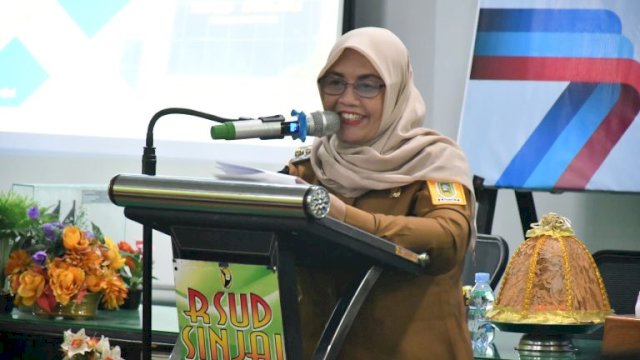 Bupati Sinjai Hj. Ratnawati Arif saat membuka Forum Konsultasi Publik di Aula RSUD Sinjai ||irman@harian.news 