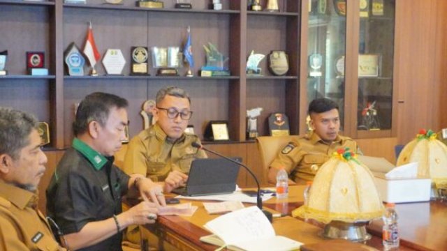 Bupati Jeneponto H. Paris Yasir memimpin rapat koordinasi terkait evaluasi tarif PBB-P2 di Ruang Rapat Bupati ||Ist