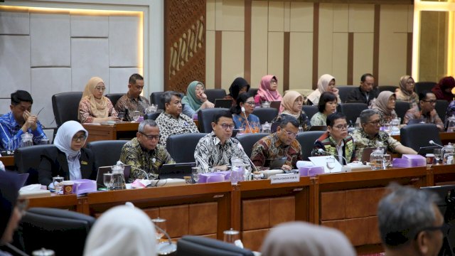 Kepala BPOM RI dihadapan anggota DPR RI, Rabu (3/9). Dok. 