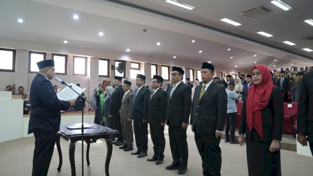 Wali Kota Makassar Munafri Arifuddin melantik 9 pejabat Pemkot, Selasa (9/9). Dok. Hms