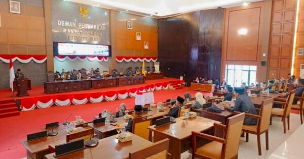Kursi Hadir, Anggota Absen: Paripurna DPRD Jadi Panggung Bangku Kosong