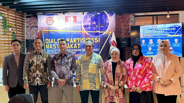 Anggota Komisi I DPR RI, Syamsu Rizal MI (songkok recca) bersama KPI Pusat, Kamis (18/9).