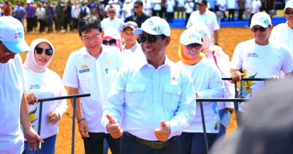 Tanam Jagung Serentak Bersama DPD RI di Pangkep, Mentan Amran Dorong Lompatan Produksi Pangan