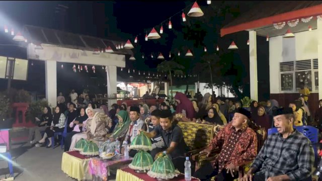 Suasana malam ramah tamah Mahasiswa Kuliah Kerja Nyata (KKN) angkatan 77 UIN Alauddin Makassar posko 2 Kalabbirang. Foto: dok