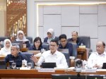 Kepala BPOM Prof. Taruna Ikrar Kembali Sampaikan Komitmen Mengawal MBG saat RDP DPR RI