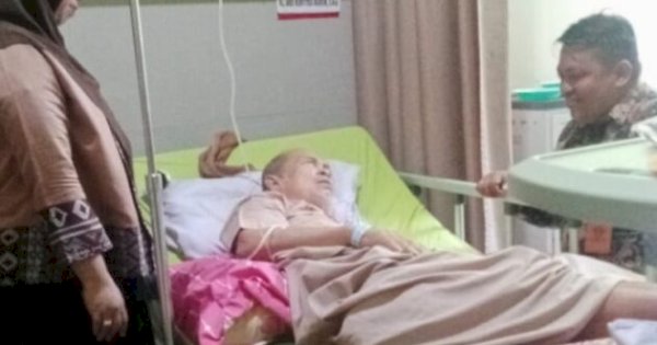Kepala Dinas Jenguk Wali Kelasnya yang Terbaring Sakit di RSUD Sinjai