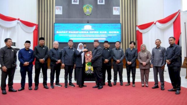 DPRD Gowa sahkan perubahan Perda Pajak dan Retribusi Daerah, Bupati Gowa harap tingkatkan PAD ||handover