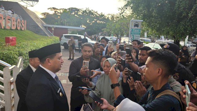 Wali Kota Makassar, Munafri Arifuddin saat doorstop dengan awak media. (Foto: Humas Pemkot Makassar)