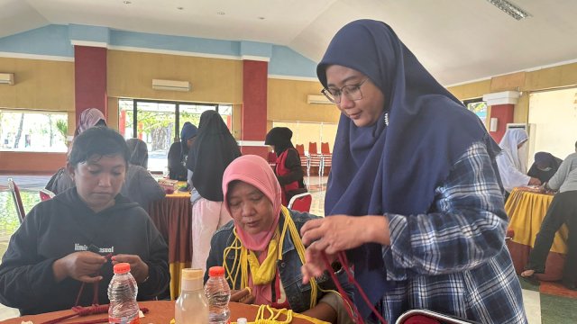 GMTD beri pelatihan untuk Ibu rumah tangga di Tanjung Bunga. (Foto:dok GMTD)