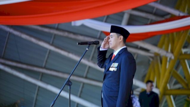 Bupati Muhammad Yusran Lalogau memimpin upacara di Alun-alun Lapangan Citra Mas ||handover 