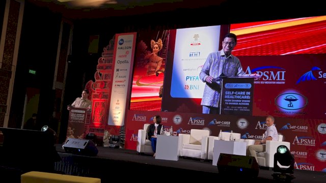 Taruna Ikrar: Obat Bukan Sekadar Zat, Tapi Amanah untuk Kehidupan