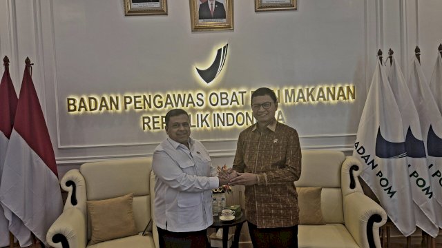 Kepala BPJPH bersama Kepala BPOM RI, Taruna Ikrar. 