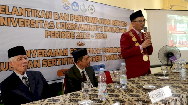 Dr. Lukman Daris, dilantik sebagai Rektor UCM. 