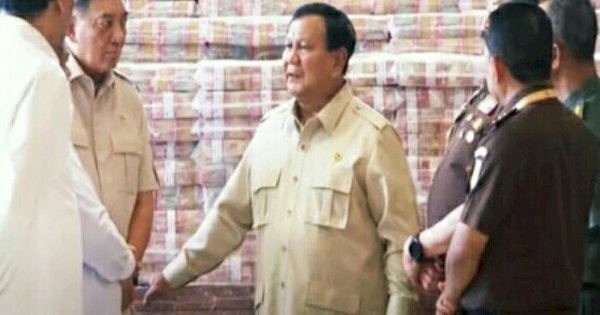 Momen Presiden Prabowo di Depan Uang Rp 13 Triliun Lebih