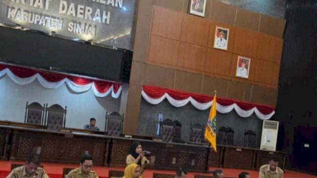 Rapat Paripurna DPRD Sinjai: Wakil Ketua DPRD Fachriandi Matoa memimpin rapat dengan anggota dewan dan perwakilan eksekutif ||Ist_irman@harian.news 