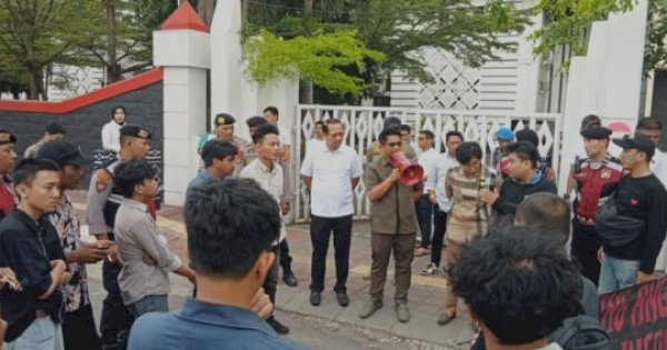 Aksi Demo Mahasiswa di Kantor DPRD Gowa: Desak DPRD Tuntaskan Masalah Proyek PLN di Samata