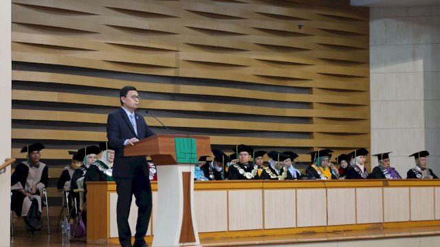 Menavigasi Masa Depan dengan ATMPs Neuroscience Leadership, Taruna Ikrar Inspirasi Ribuan Dosen dan Wisudawan Universitas YARSI