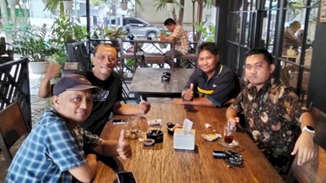Ketua Askab PSSI Gowa, Yanuar Iswandy (kedua dari kanan) mengajak pemuda harus memberikan kontribusi di setiap peradaban ||yusrizal@harian.news 