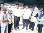 Amran dan KSP Qodari Sidak Kios Pupuk, Petani Tersenyum Harga Pupuk Turun