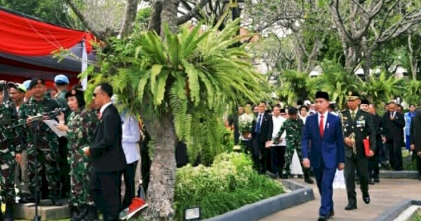 Gibran Pimpin Acara Pemakaman Karlinah Wirahadikusumah