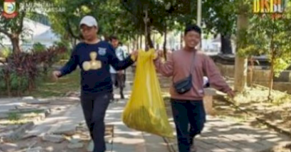 Dinas Kebudayaan Makassar Gelar Kerja Bakti di Taman Macan Peringati World Cleanup Day 2025