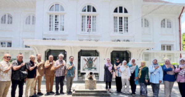 Kuliner Tradisional Hiasi Kunjungan ITBM ke Dinas Kebudayaan Makassar