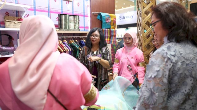 Pameran baju bodo Dekranasda Pemkot Makassar digelaran INACRAFT. (Foto: Humas Pemkot Makassar. 