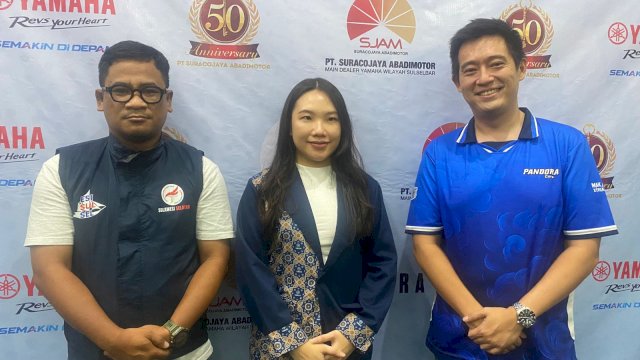 CEO PT. Pandora Kreatif Nusantara, Herwin (Kanan), Perwakilan PT. Suracojaya Abadimotor, Promotion Manager PT. SJAM, Sintya Conarta (Tengah), Sekretaris Federasi Esport Indonesia (ESI) Syahrullah Sanusi (Kiri). (Foto: Gita/HN)