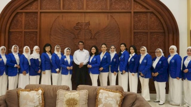 Pengurus IWAPI dan Menteri Pertanian RI, Amran Sulaiman. (Foto: dok Kementan)