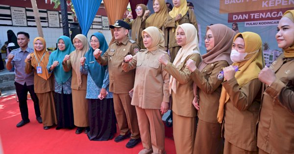 Pemkot Makassar Bagikan Tunjangan Khusus untuk Guru dan Tenaga Kesehatan di Pulau