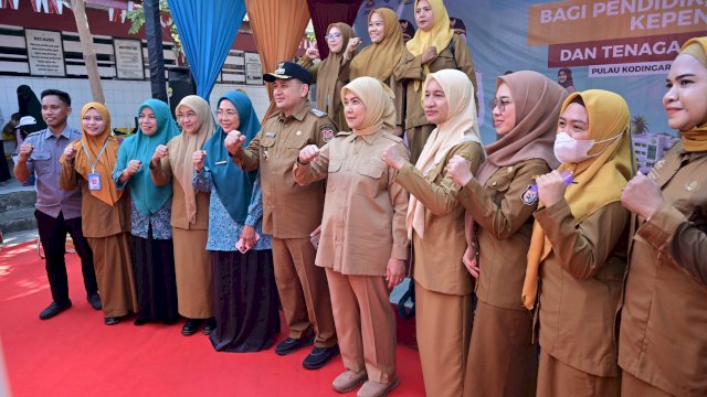 Wali Kota Munafri Arifuddin dan Wakil Wali Kota Aliyah Mustika Ilham sat berkunjung ke pulau Kodingareng. (Foto: Humas Pemkot Makassar)