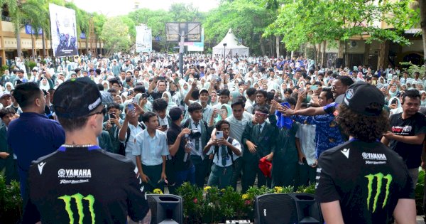 Bikin Geger, Duo Yamaha MotoGP Sapa Langsung Ratusan Pelajar di Mataram