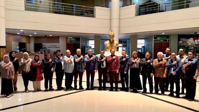 Pimpinan Universitas Bosowa (Unibos) saat mengunjungi Universitas Pembangunan Nasional “Veteran” Yogyakarta. (Foto: Unibos)