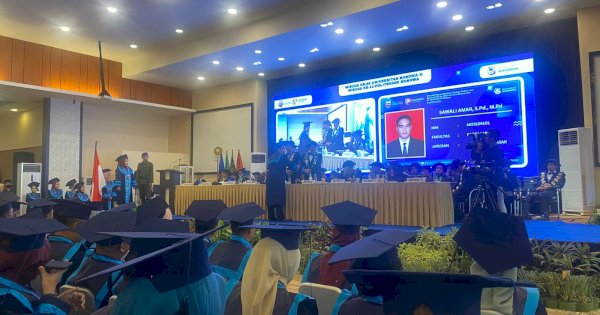 Wisuda Unibos-Poltekbos 2025, Prof Batara Ajak Alumni Tak Hanya Cari Kerja tapi Ciptakan Peluang