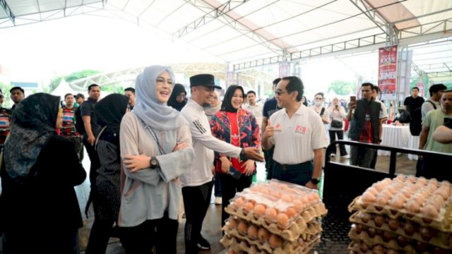 KKSS Peduli di Lapangan Karebosi Makassar sukses digelar dengan pasar murah, pemeriksaan kesehatan gratis, dan hiburan artis ibu kota ||doc_humaspemprov