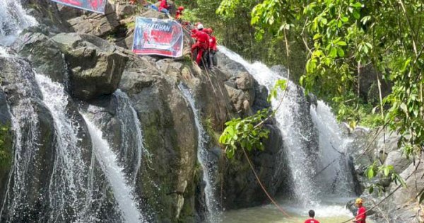 Relawan PMI Gowa Asah Keterampilan Penyelamatan Vertikal di Medan Ekstrem Manuju