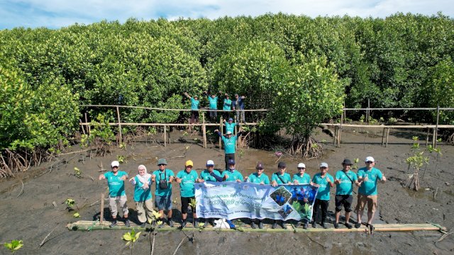 Kolaborasi Pulihkan Pesisir, 5.000 Mangrove Ditanam untuk Masa Depan Hijau Makassar
