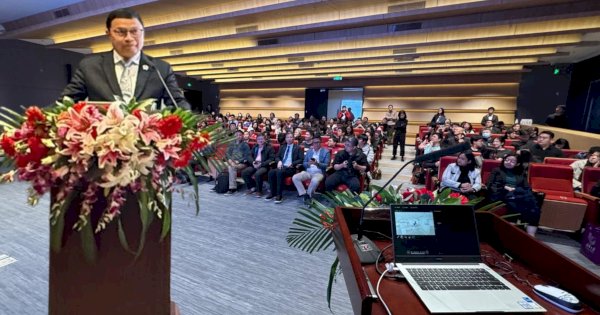 Prof Taruna Ikrar Paparkan Masa Depan ATMP di Hadapan Mahasiswa dan Guru Besar Universitas Terbaik Dunia Tsinghua Cina