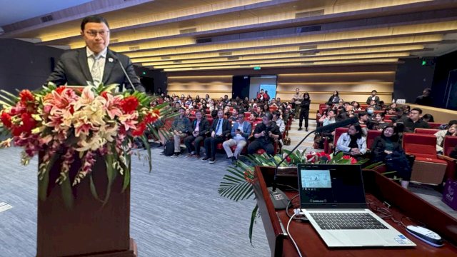 Prof Taruna Ikrar Paparkan Masa Depan ATMP di Hadapan Mahasiswa dan Guru Besar Universitas Terbaik Dunia Tsinghua Cina